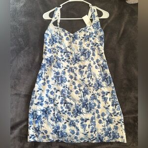 Brand new with tags never worn Abercrombie & Fitch Flower Dress Medium Petite